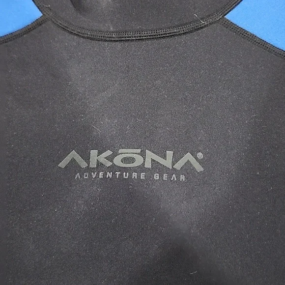 Unisex kids wetsuit excellent condition size M